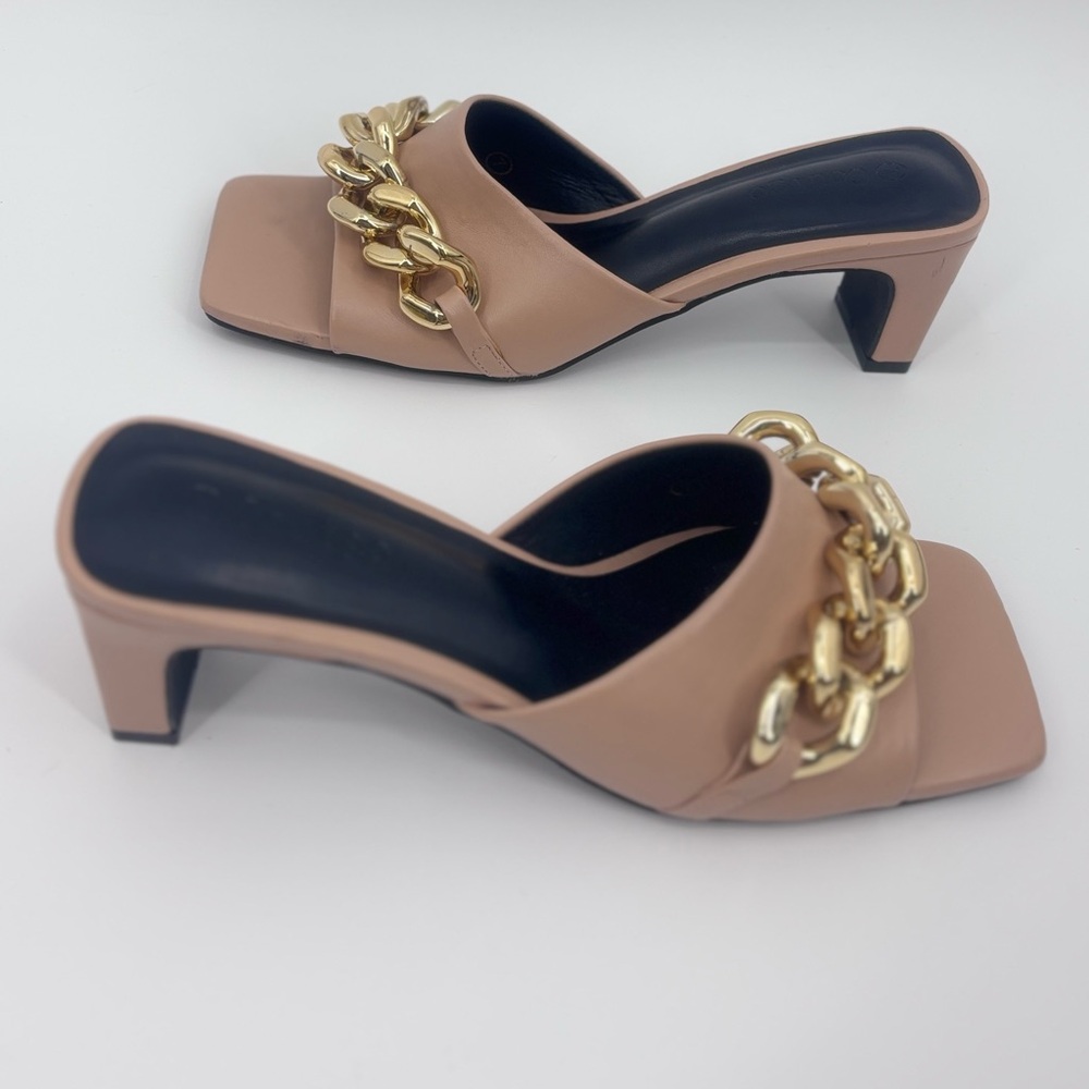 Elegant Tan Heeled Mules with Gold Chain